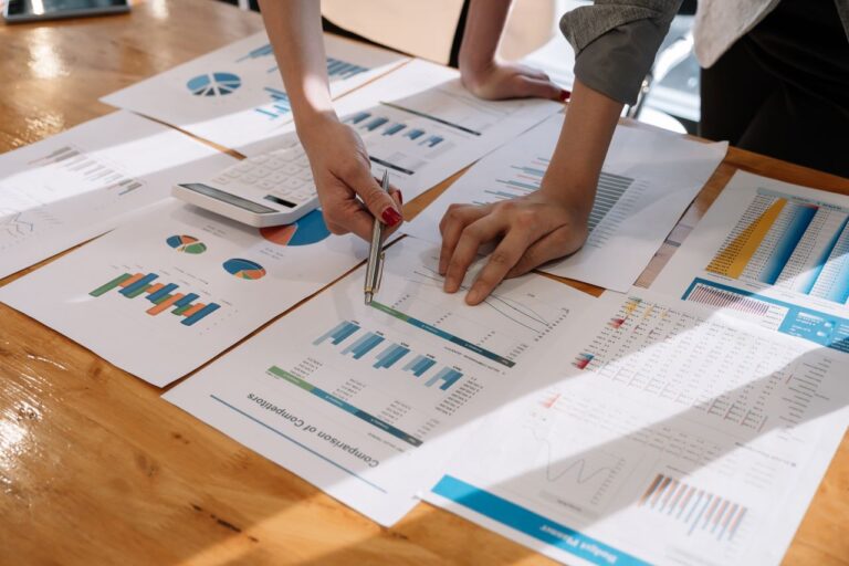 young-of-business-people-meeting-conference-discuss